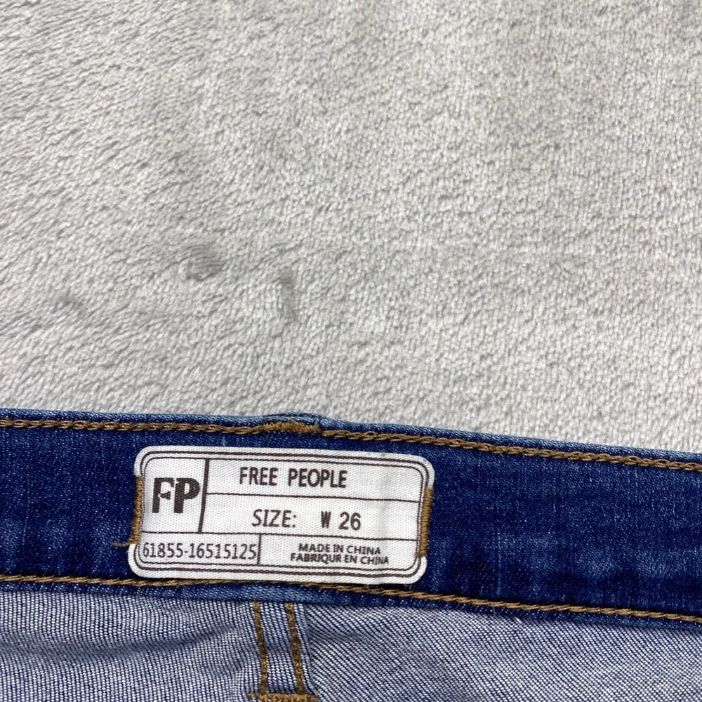 Free People Great Heights Distressed Skinny Jeans Blue Fringe Raw Hem‎ Size 26